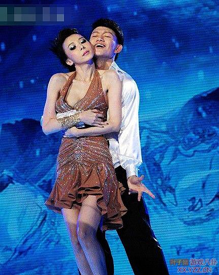 ����Ȧƫ���߹�¶�׵�����Ů